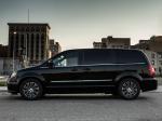 Chrysler Town & Country S 2012 года